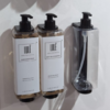 24 Frascos Gel de Banho e Champô 480ml com Suporte Parede LULE